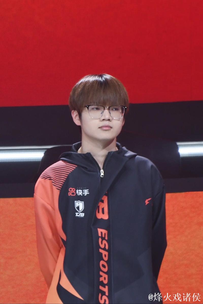 年度人气名场面候选:TJB-花花(陈玉萌)沉着应敌伺机而动,枪雷并举一穿四 年度人气名场面候选:TJB-花花(陈玉萌)沉着应敌伺机而动,枪雷并举一穿四